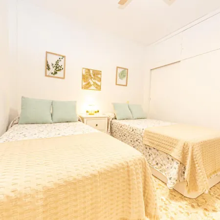 Paseo Maritimo Puerto Deportivo Yate Iv Fuengirola